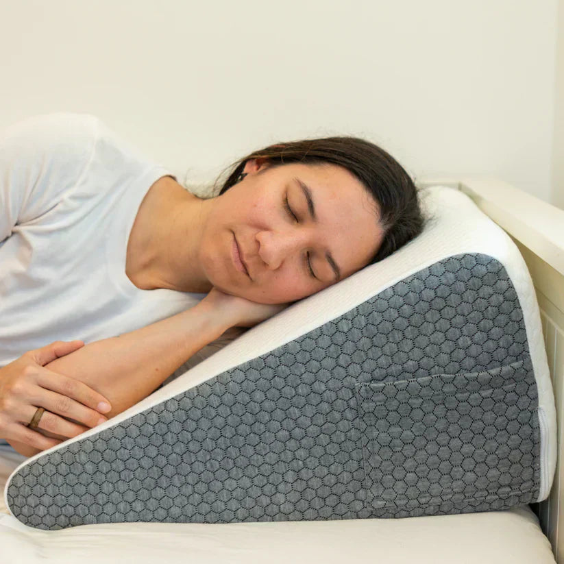 Klínový polštář pro zmírnění chrápání a zlepšení spánku s AeroSleep