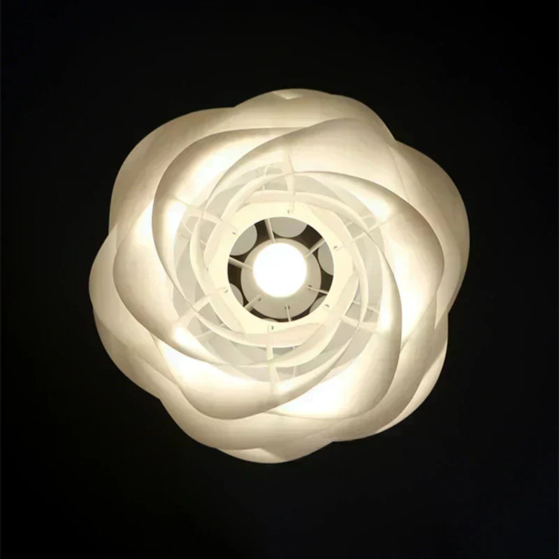 Loftslampe i glas med rosenkrans-inspireret blomstermønster, Luminara