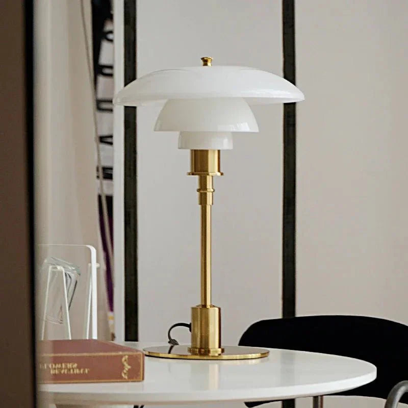 Geometryczna lampka biurkowa z miedzianą podstawą, lampa stołowa Asterin w stylu art déco