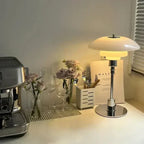 Geometryczna lampka biurkowa z miedzianą podstawą, lampa stołowa Asterin w stylu art déco