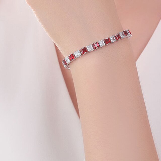 Pulsera unisex AstraLuxe con diseño de cadena de circonitas brillantes
