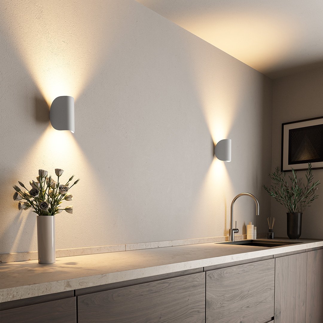 Aplique de parede SolaraGlow LED de luz quente difusa para a sala de estar