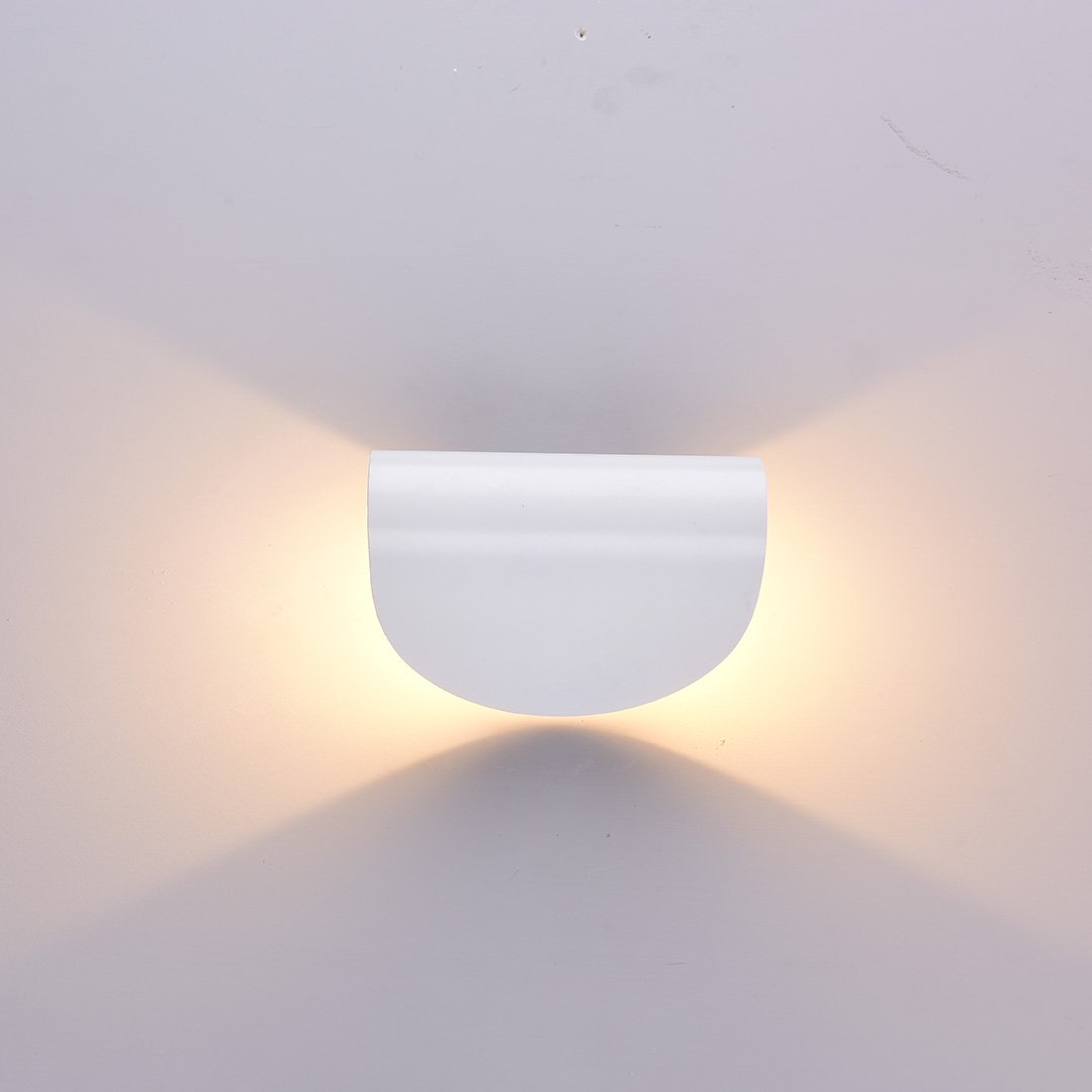 Aplique de parede SolaraGlow LED de luz quente difusa para a sala de estar