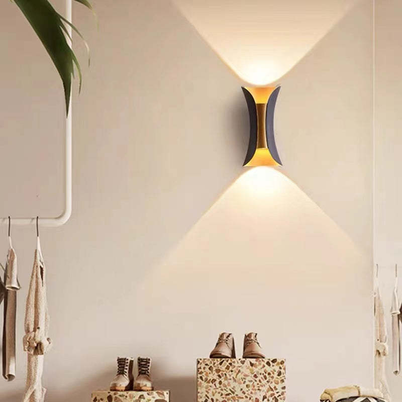 Lampada da parete curva per esterni, applique LED Arcora, cablata IP65