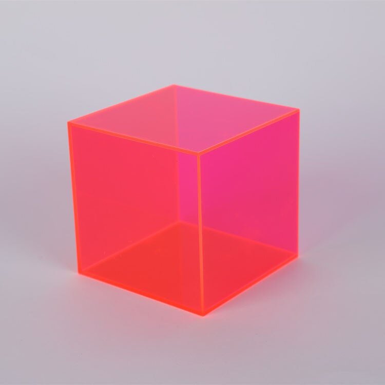 Lumera-Sammlervitrine, Konstruktion aus transparentem Acrylglas