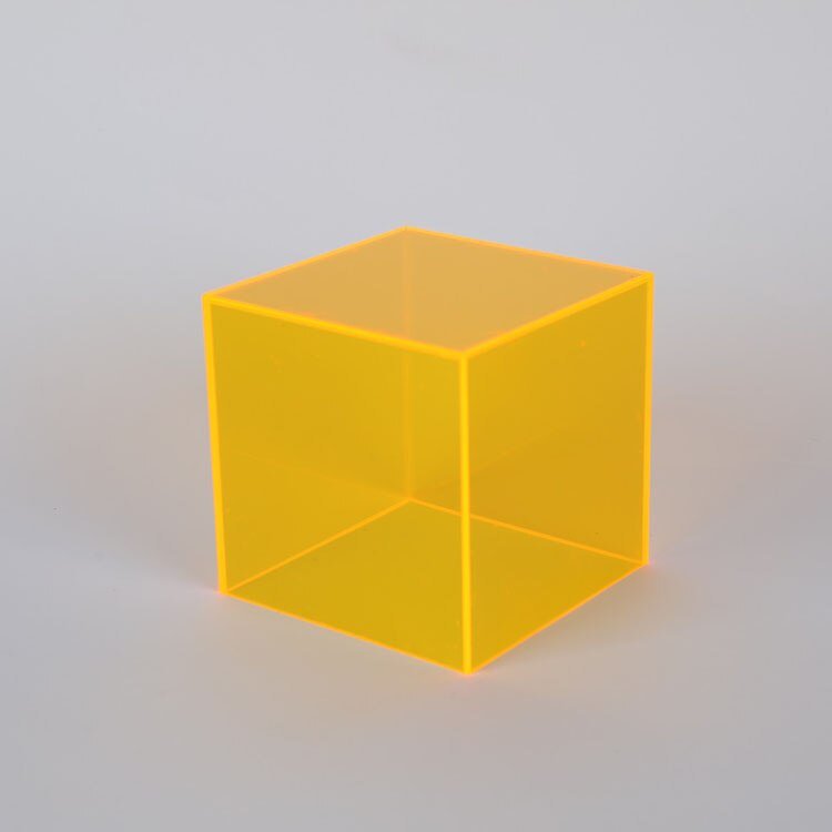 Lumera-Sammlervitrine, Konstruktion aus transparentem Acrylglas
