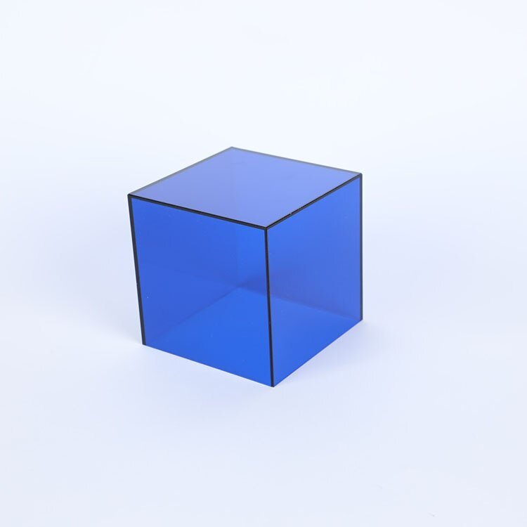 Lumera-Sammlervitrine, Konstruktion aus transparentem Acrylglas