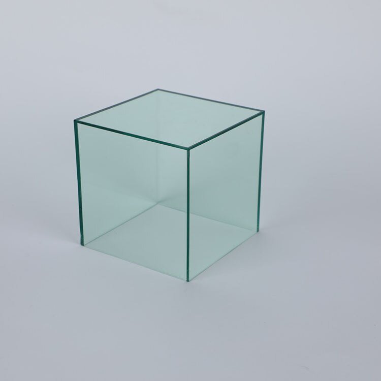 Lumera-Sammlervitrine, Konstruktion aus transparentem Acrylglas