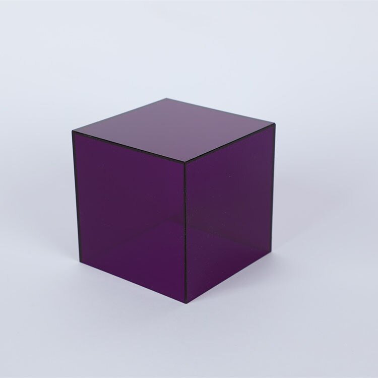 Lumera-Sammlervitrine, Konstruktion aus transparentem Acrylglas