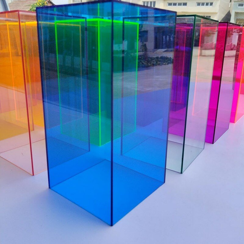 Lumera-Sammlervitrine, Konstruktion aus transparentem Acrylglas