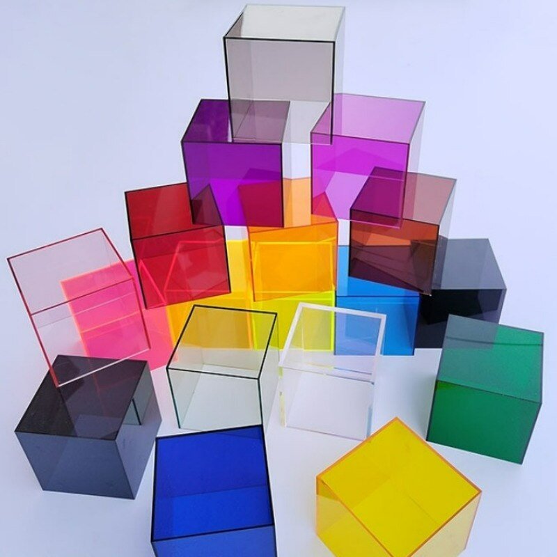 Lumera-Sammlervitrine, Konstruktion aus transparentem Acrylglas