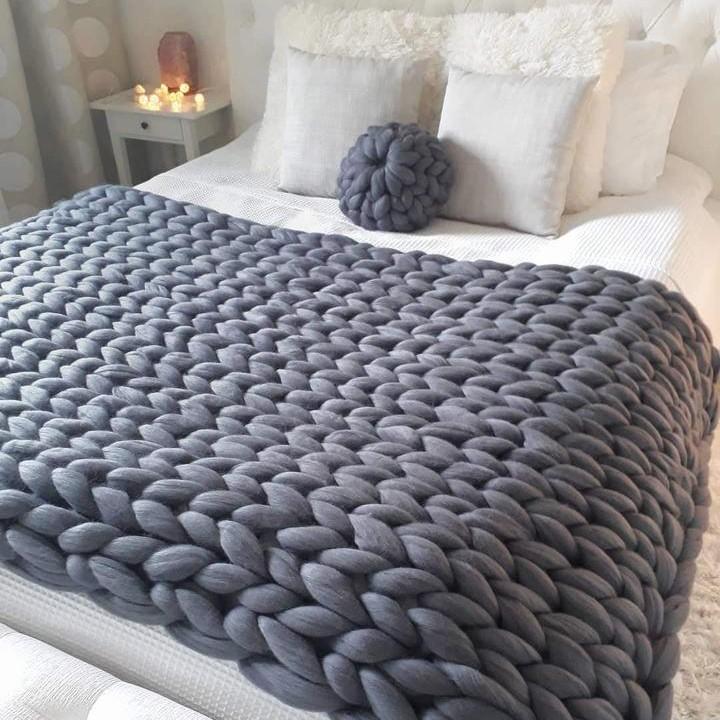 Coperta lavorata a maglia grossa VeloraLoom per divano e letto, calda e morbida
