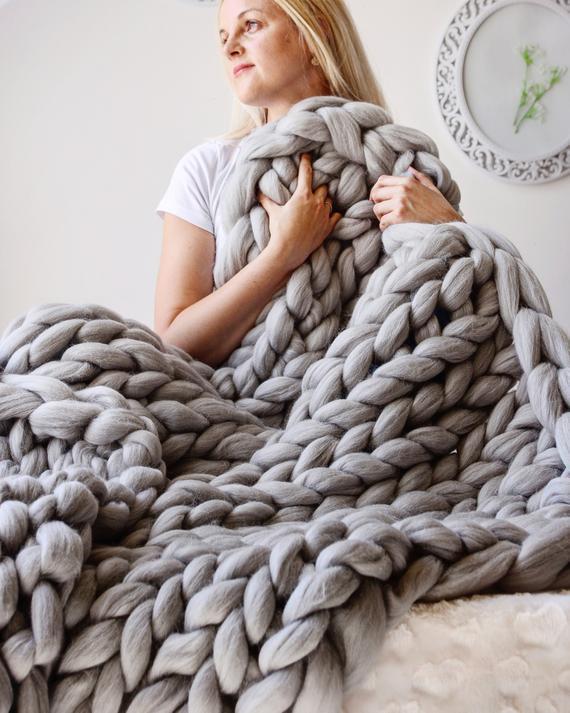 Coperta lavorata a maglia grossa VeloraLoom per divano e letto, calda e morbida