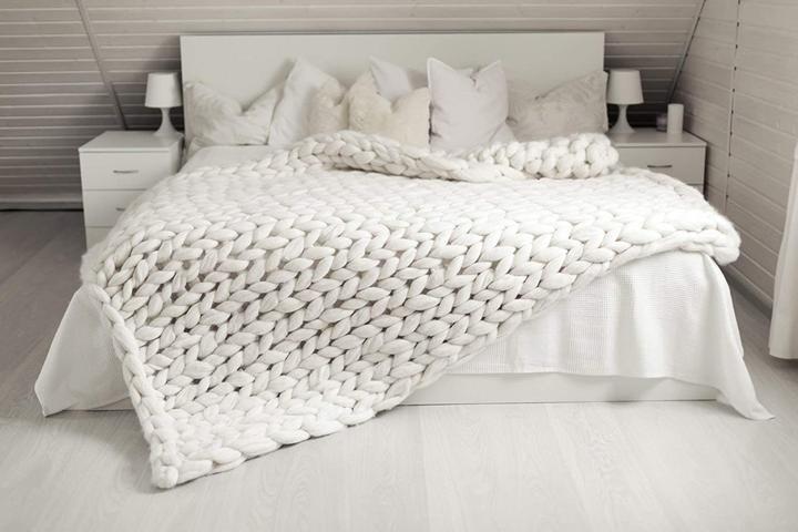 Coperta lavorata a maglia grossa VeloraLoom per divano e letto, calda e morbida