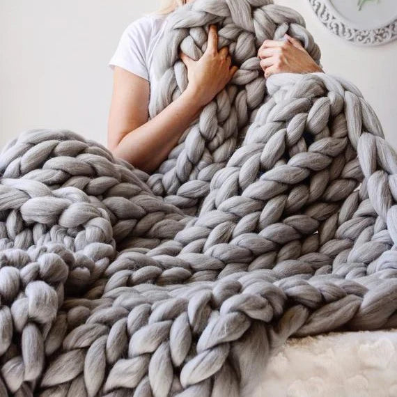Coperta lavorata a maglia grossa VeloraLoom per divano e letto, calda e morbida