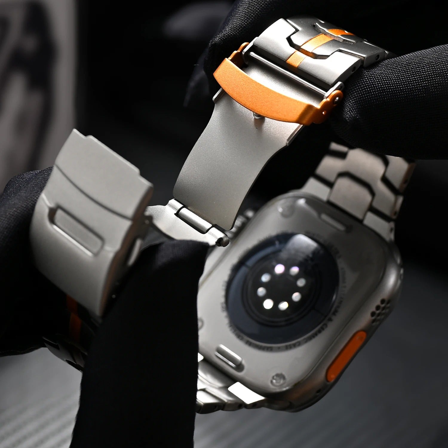 Titanový řemínek pro Apple Watch, hypoalergenní spona Veralis, rychlé uvolnění