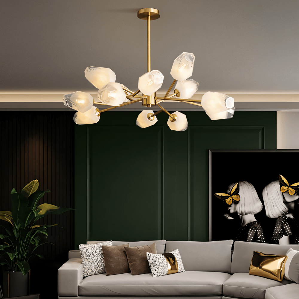 Luxora Kupfer-Kronleuchter mit satiniertem geometrischem Glas und gebürstetem Gold-Finish