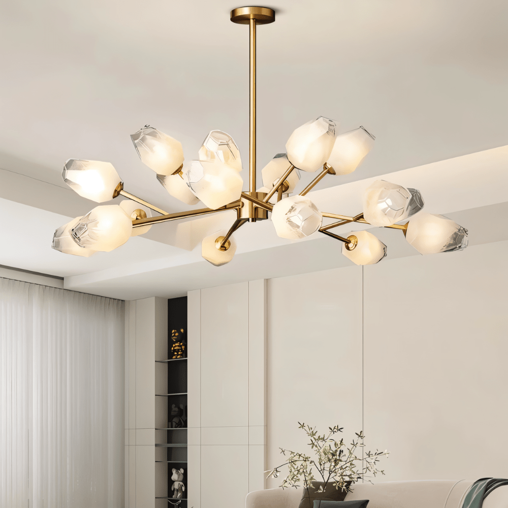 Luxora Kupfer-Kronleuchter mit satiniertem geometrischem Glas und gebürstetem Gold-Finish