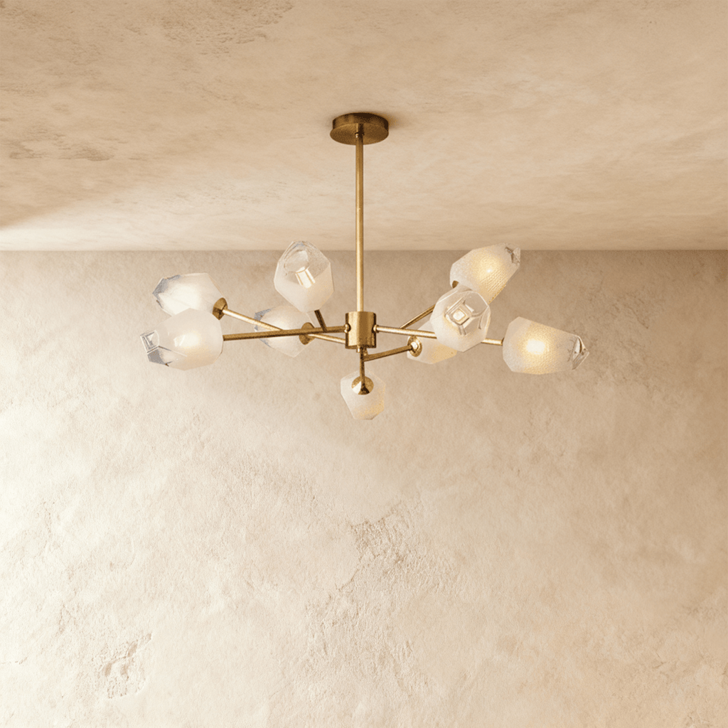 Luxora Kupfer-Kronleuchter mit satiniertem geometrischem Glas und gebürstetem Gold-Finish