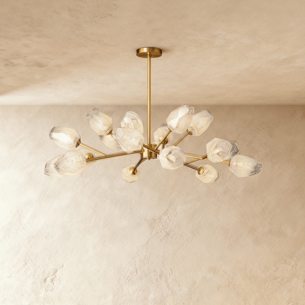 Luxora Kupfer-Kronleuchter mit satiniertem geometrischem Glas und gebürstetem Gold-Finish
