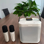 100 W:n kannettava karaokelaite, Bluetooth 5.3 ja kaksi langatonta mikrofonia