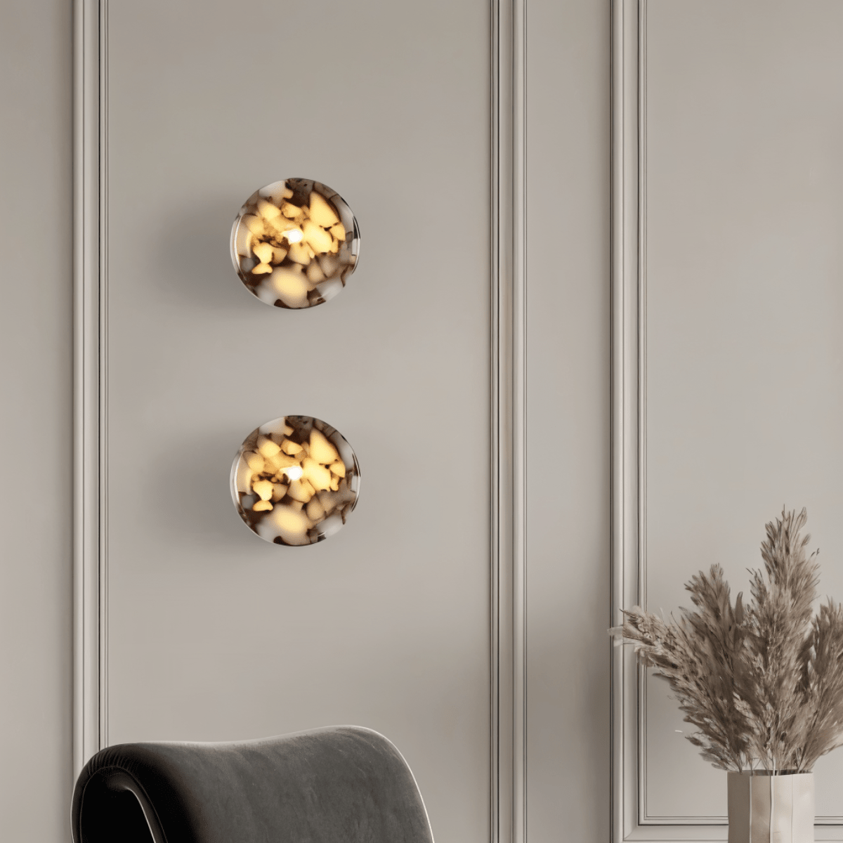 Skulpturale Aderstein-Wandleuchte mit warmem Glanz-Finish