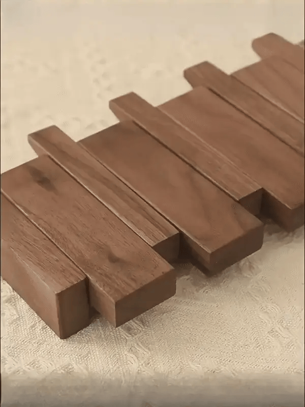 Cabide de parede artesanal Cadenza, ganchos dobráveis em forma de teclas de piano, madeira de nogueira ou faia