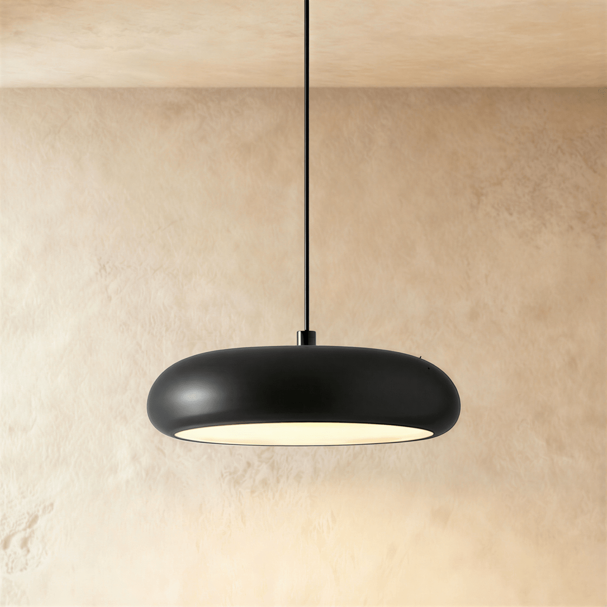 Eclipse Dome Pendelleuchte matt schwarz mit Acrylschirm