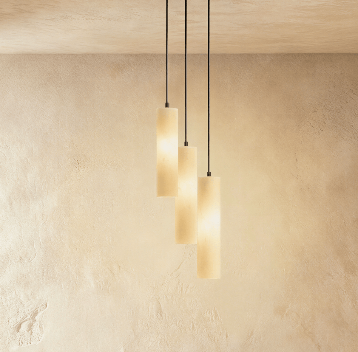 Moderne Alabaster-Zylinder-Pendelleuchte mit sanftem Glanz