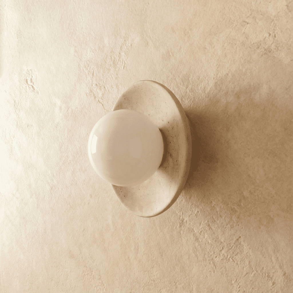 Terra Lume bernsteinfarbene Travertin-Globus-Wand- und Deckenlampe