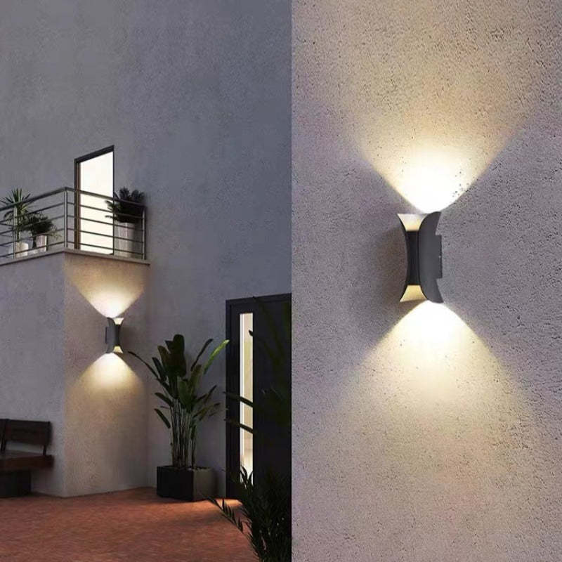 Lampada da parete curva per esterni, applique LED Arcora, cablata IP65