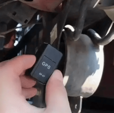Miniaturní magnetický GPS lokátor do vozidla se sledováním v aplikaci v reálném čase