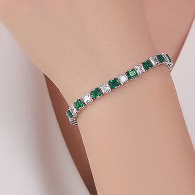 Pulsera unisex AstraLuxe con diseño de cadena de circonitas brillantes