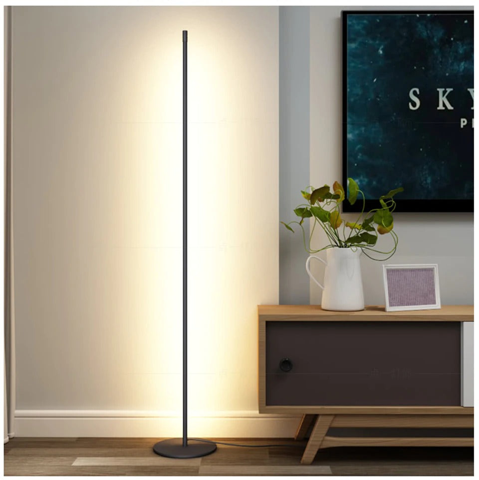 Lampadar LED subțire din aluminiu, cu moduri de iluminare caldă, albă și reglabilă a intensității