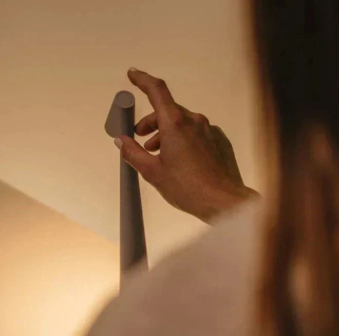 NovaLume-johdoton LED-kosketustoiminnolla varustettu tunnelmavalaisin USB-latauksella