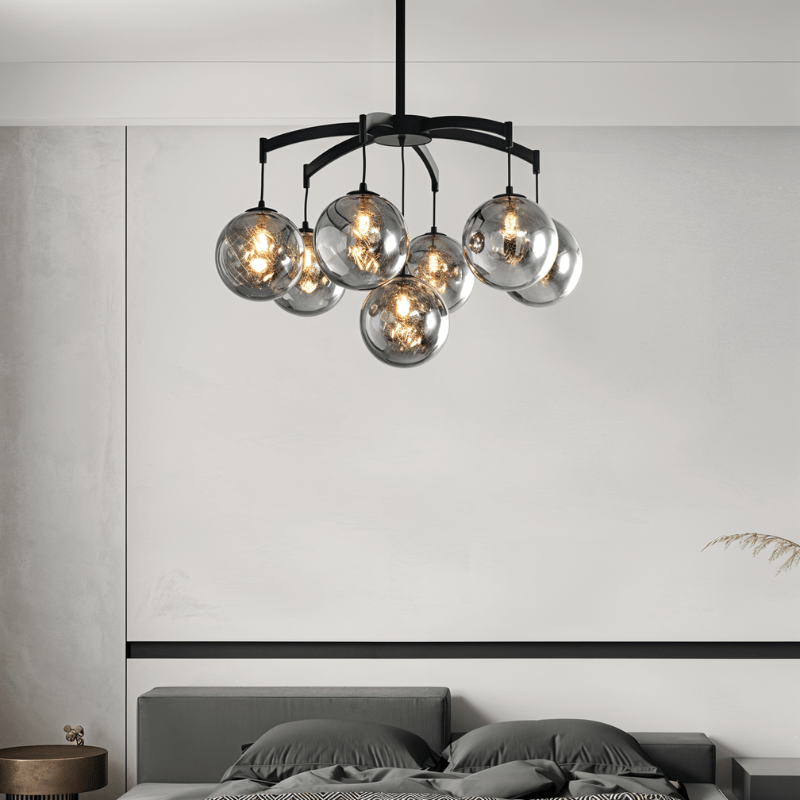 Aurum kobberglass lysekrone med gulltonet ramme og glasskjermer