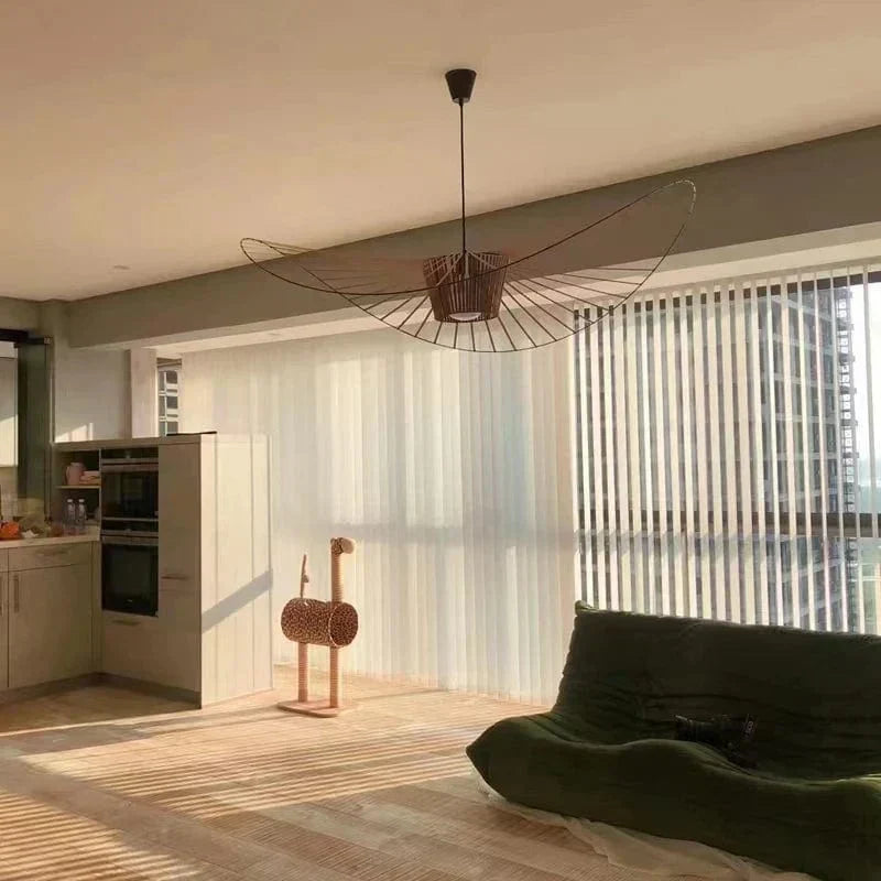 Lustr ve stylu art deco, železná konstrukce Vexaera s látkovým stínidlem
