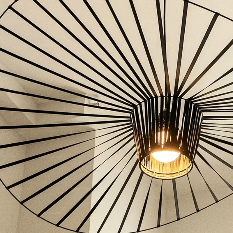 Lustr ve stylu art deco, železná konstrukce Vexaera s látkovým stínidlem