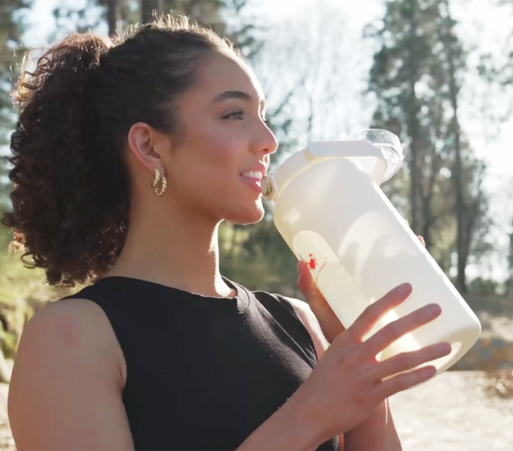 64 oz glasvattenflaska med silikonhölje och sugrörslock