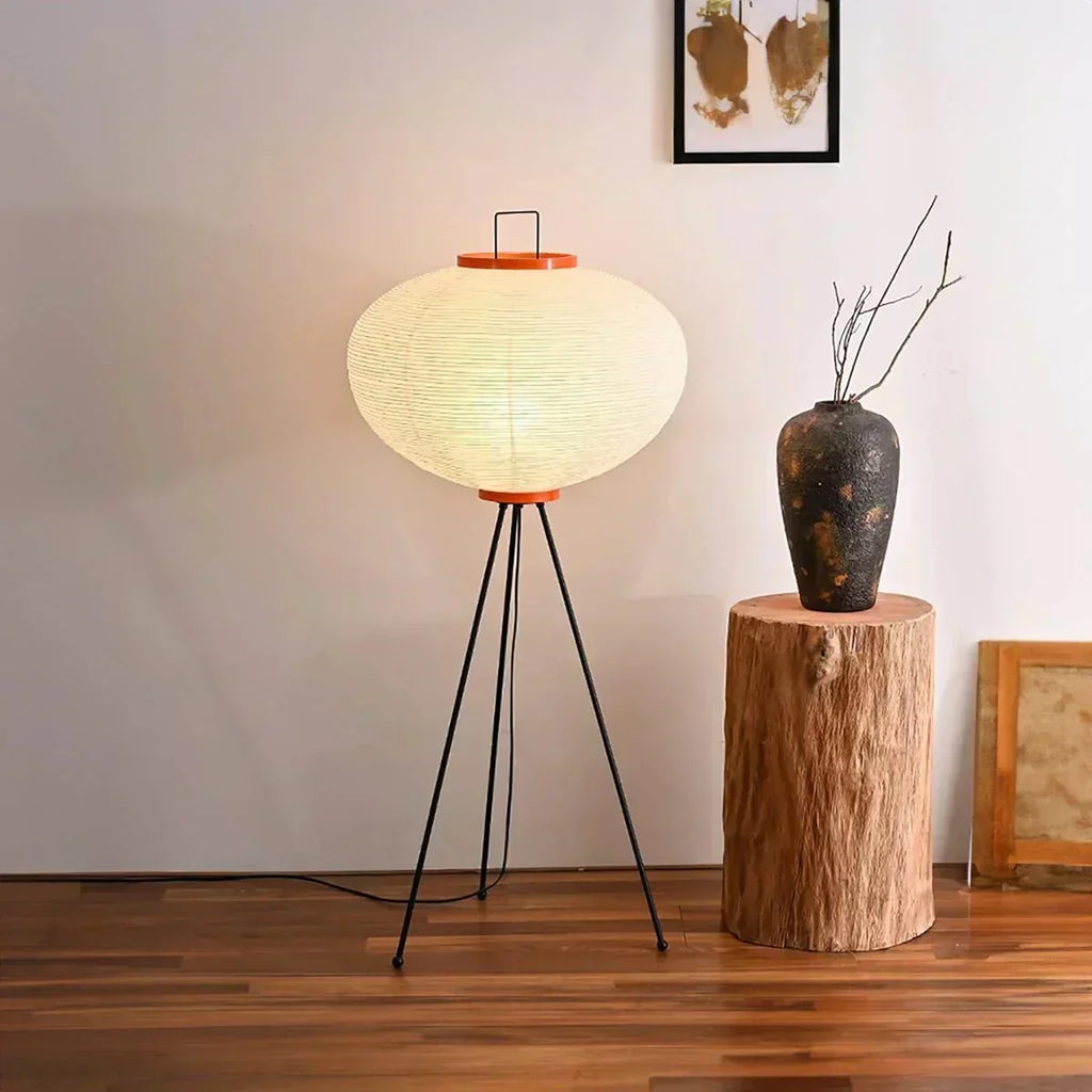 KairoLuma-gulvlampe med rispapirskærm i japansk minimalistisk design