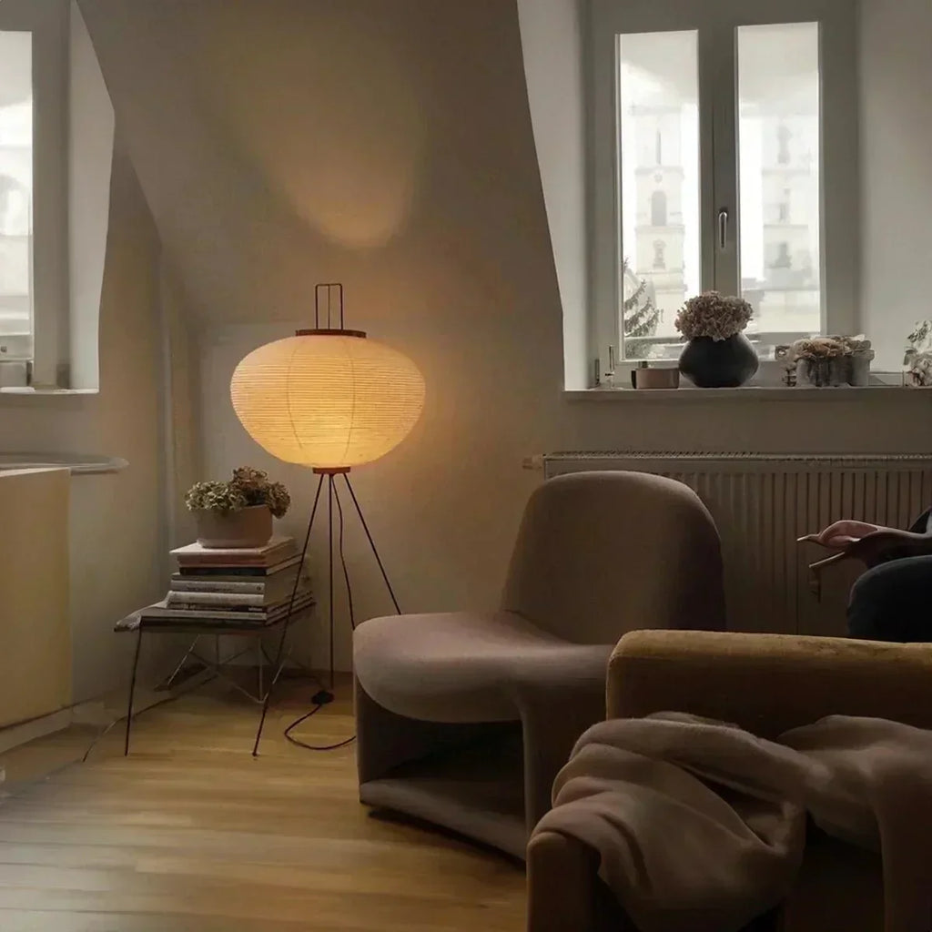 KairoLuma-gulvlampe med rispapirskærm i japansk minimalistisk design
