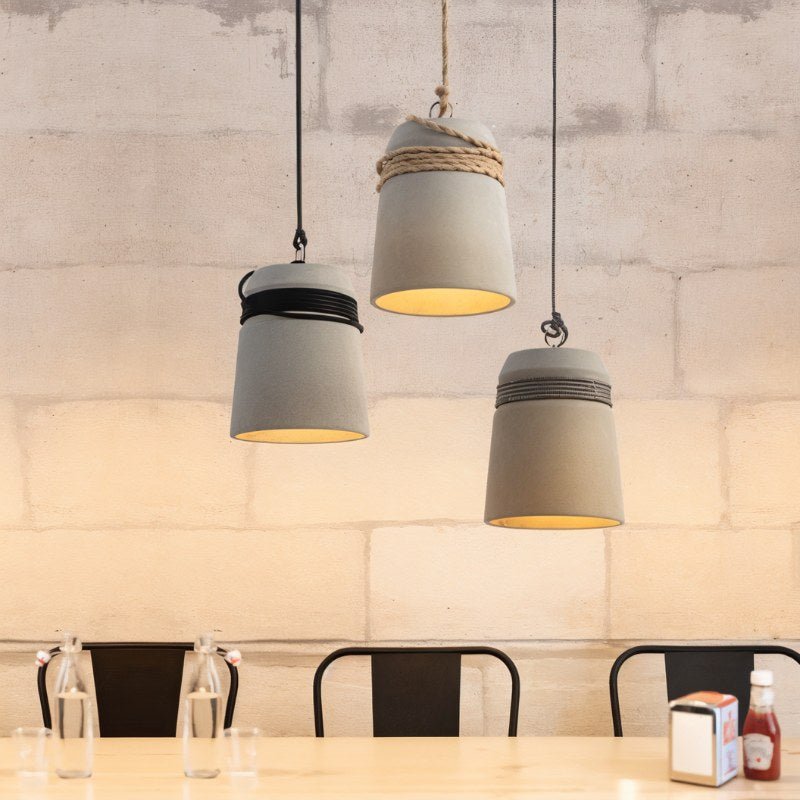 Závěsné svítidlo Cinder Bucket z obráceného cementového kýble v severském industriálním minimalistickém stylu pro jídelny