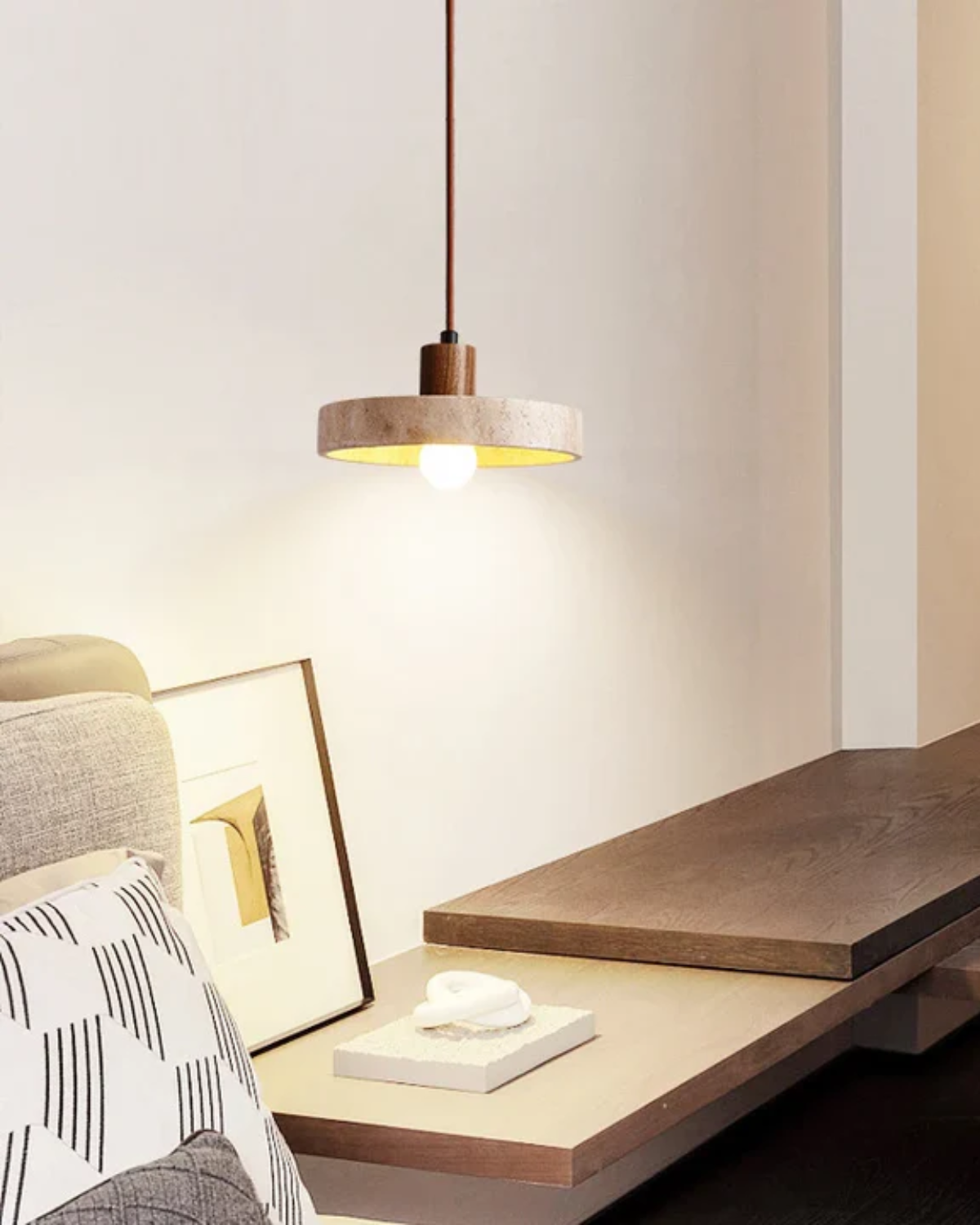 Pendellampe Nolare med travertinfinish i stenlook, loftslampe til køkkenet