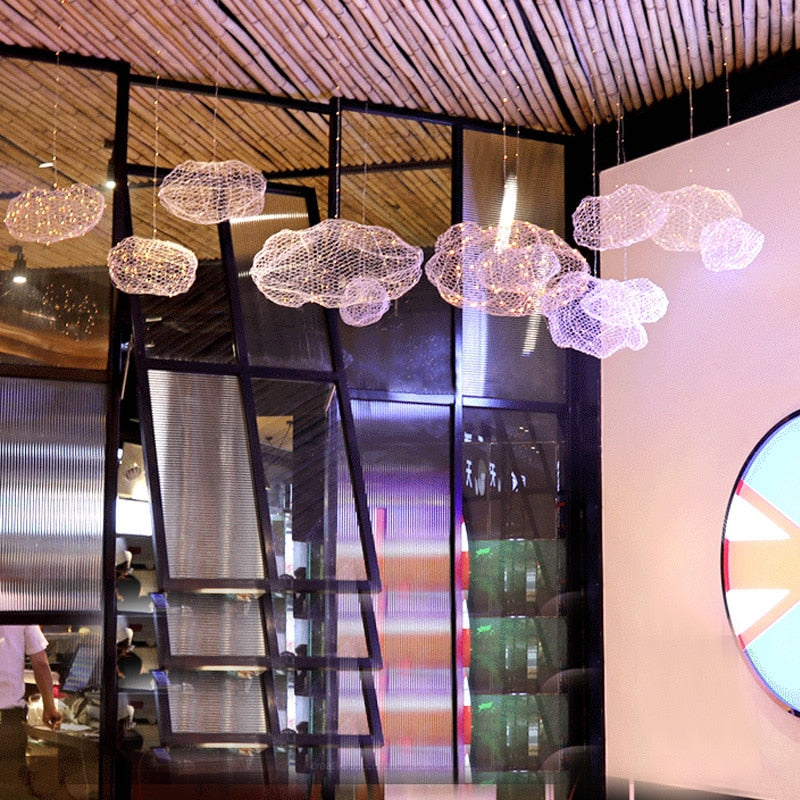 Candeeiro de Nuvem em Ferro Moldado à Mão com Brilho LED Estrelado, Acabamento Dourado ou Branco