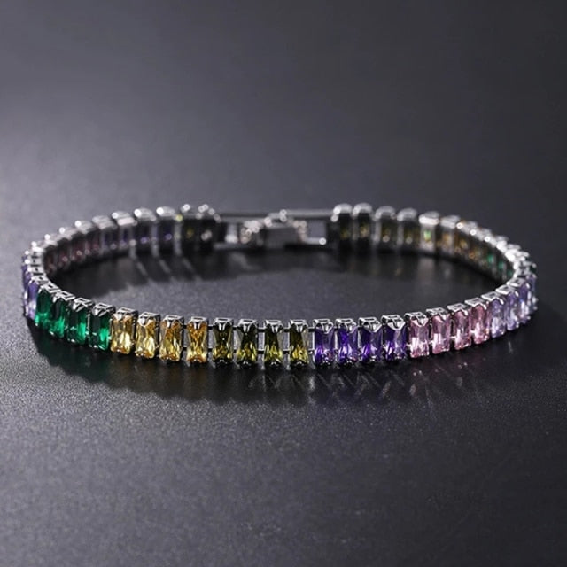 Pulsera unisex AstraLuxe con diseño de cadena de circonitas brillantes