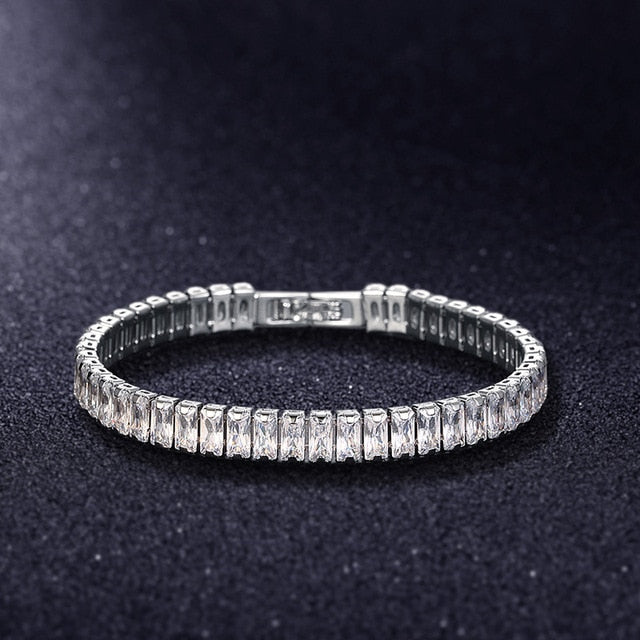 Pulsera unisex AstraLuxe con diseño de cadena de circonitas brillantes