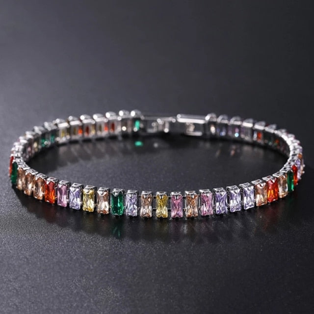 Pulsera unisex AstraLuxe con diseño de cadena de circonitas brillantes