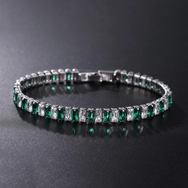 Pulsera unisex AstraLuxe con diseño de cadena de circonitas brillantes