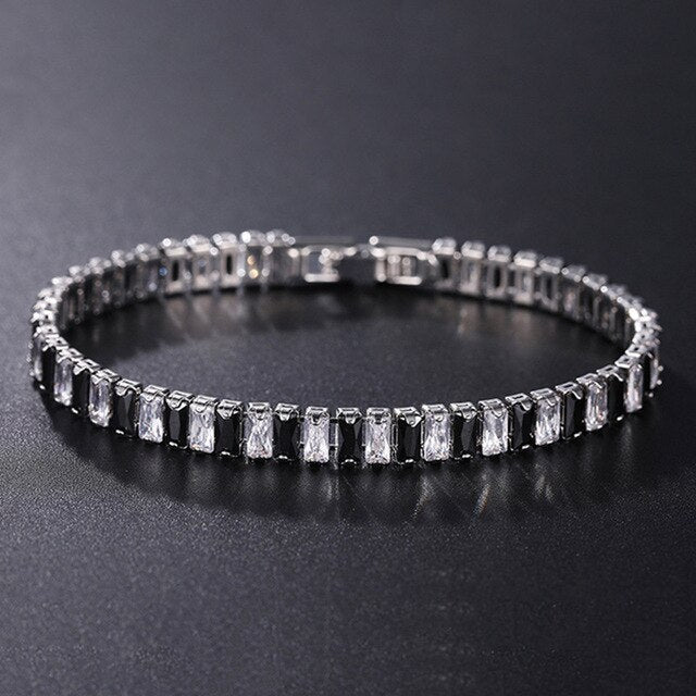Pulsera unisex AstraLuxe con diseño de cadena de circonitas brillantes