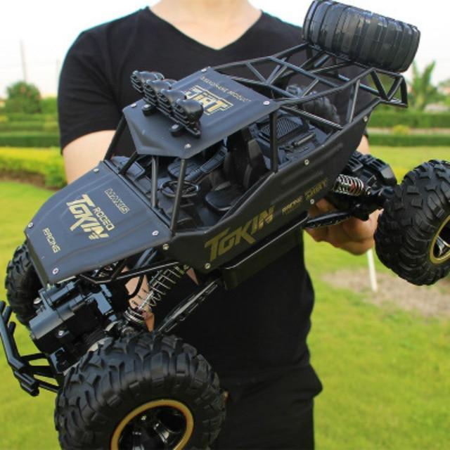 RoverX 4x4 RC monster truck s nárazuvzdorným odpružením